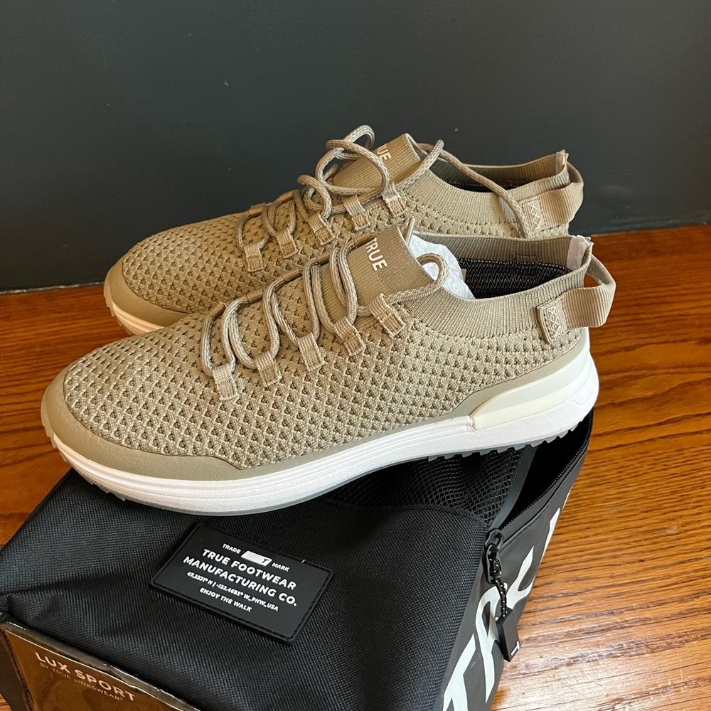 TRUE Linkswear Lux Sport spikeless golf shoes Sz.9